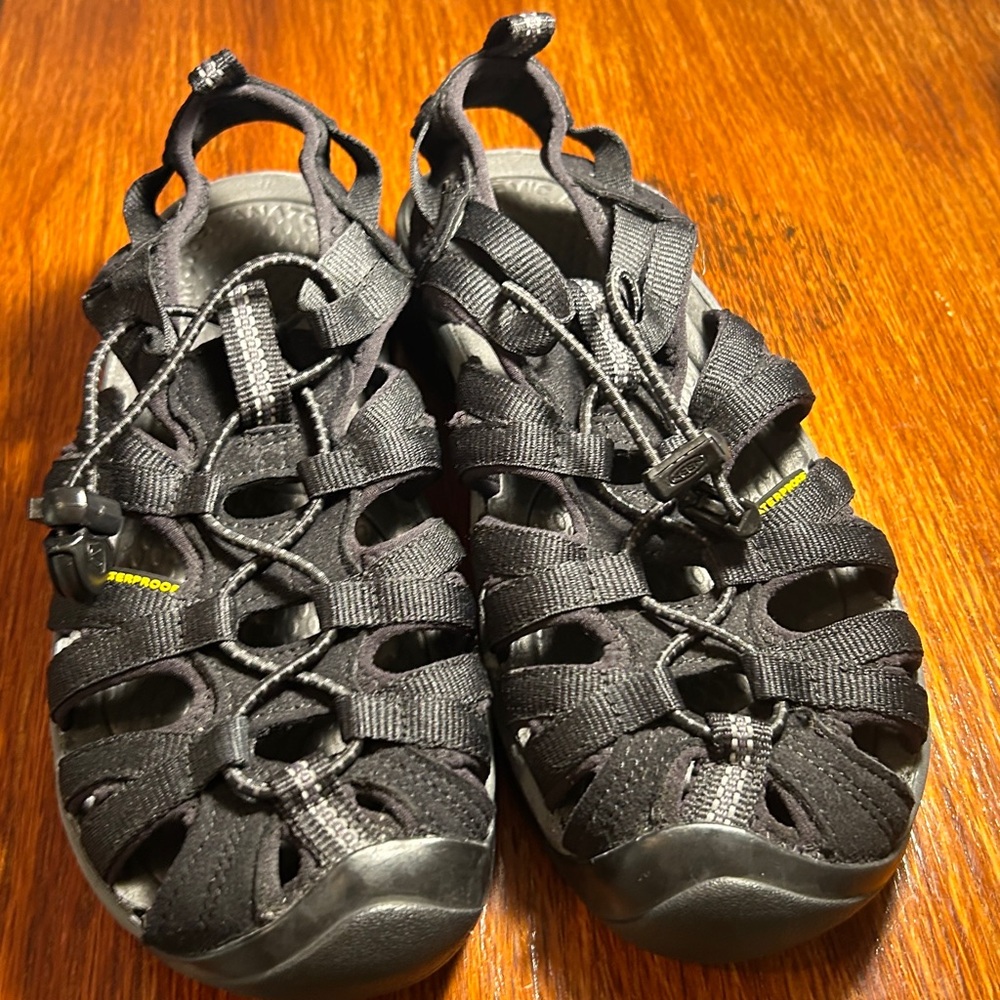 NWOT Keen Womens Whisper Closed Toe Sport Black/Grey Sandal. Size6.5 - Picture 2 of 11